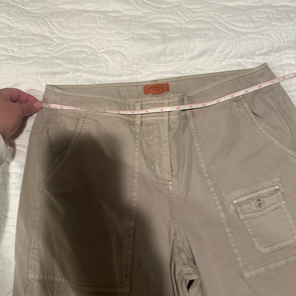 Tommy Bahama women’s cargo style pants - Picture 4 of 10